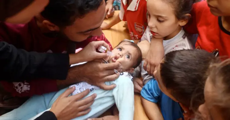 গাজার শিশুদের টিকাদান কর্মসূচি